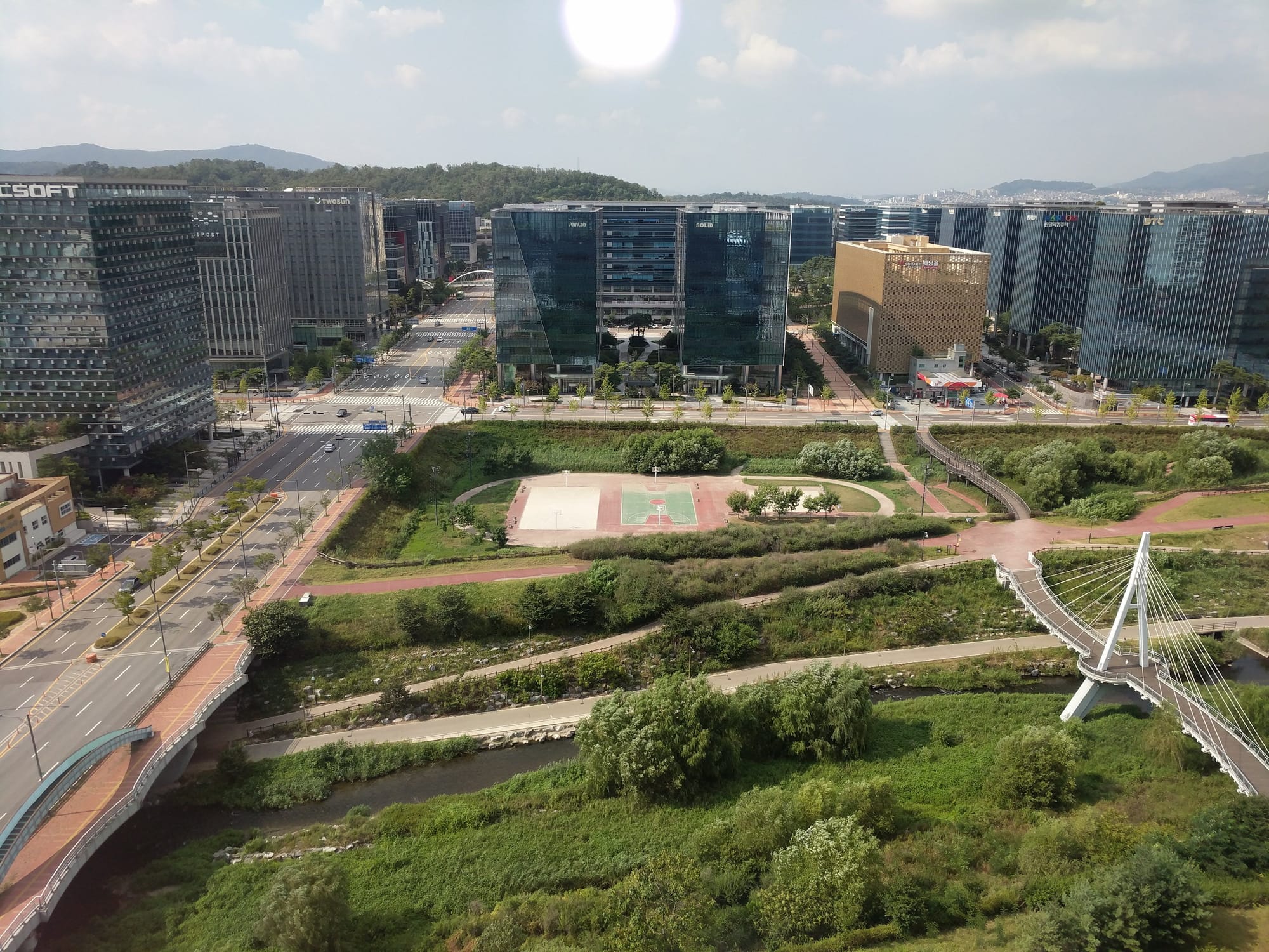 <img src="https://commons.wikimedia.org/wiki/File%3APangyo_Techno_Valley.jpg.jpg" alt="Pangyo Techno Valley skyline with modern office buildings, a riverside park, and a pedestrian bridge." />